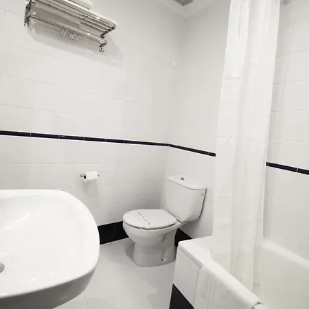 De Adarzo Auto Check Гостевой дом 3*