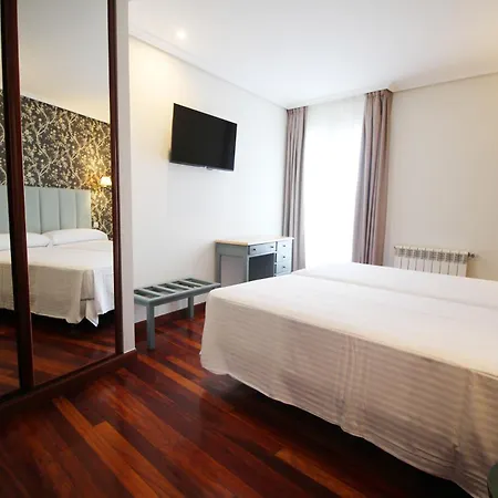 בית הארחה De Adarzo Auto Check