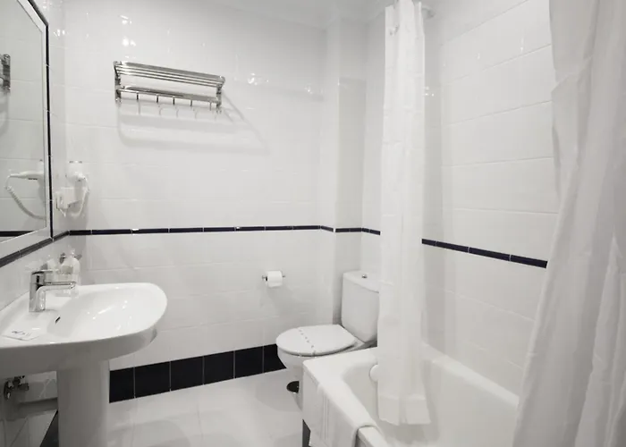 De Adarzo Auto Check Guest house Santander